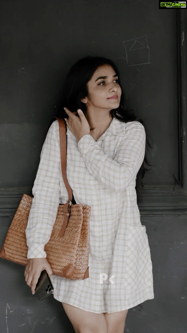 Divya Uruduga - 144.4K Likes - 🌻Bliss!
💛🖤
Captured and edited by: @pkstudiophotography😎
In love with the bag : @alankrit.in 🤩
👗: @veromodaindia
#divyauruduga #divyau #du #D #uruduga #DU #DUvians #thirthahalli #d #shivamoga #kpdu #arviya #arviyans #arya #preetiirali #live #love #laugh #peace #positivity #🧿