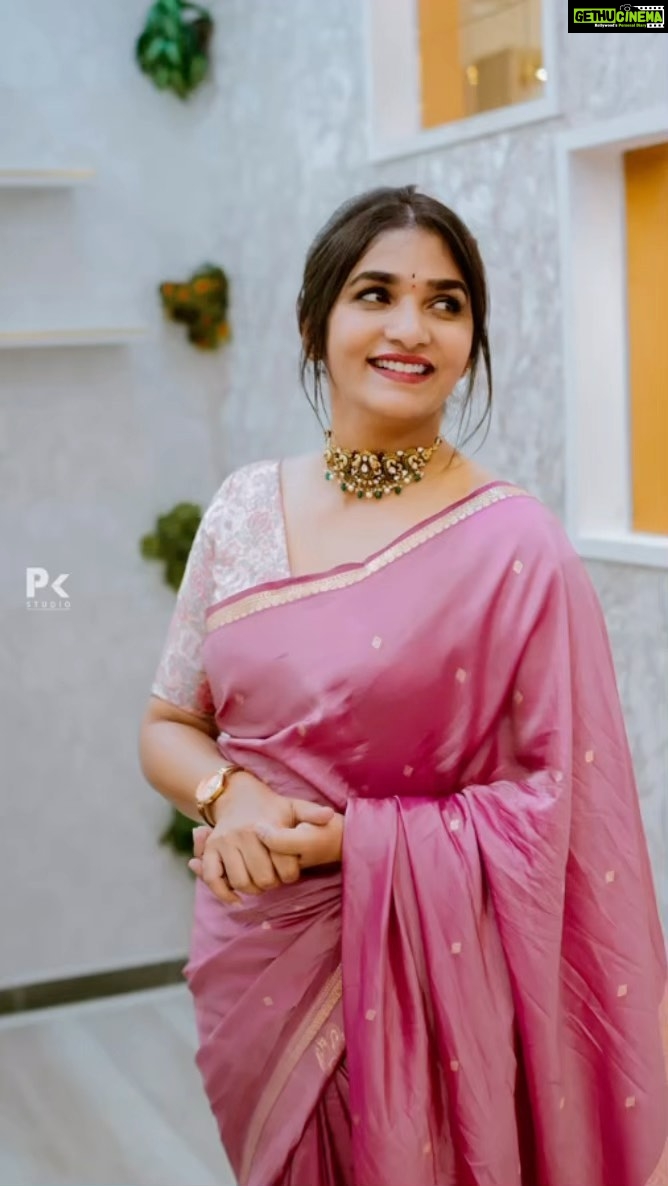 Divya Uruduga Instagram - Happy Varamahalakshmi Habba !π₯³β₯οΈπ€ Jewellery: @velvetboxby π πΈ: @pkstudiophotography π ππ€ #divyauruduga #divyau #du #D #uruduga #DU #DUvians #thirthahalli #d #shivamoga #kpdu #arviya #arviyans #arya #preetiirali #live #love #laugh #peace #positivity #π§Ώ