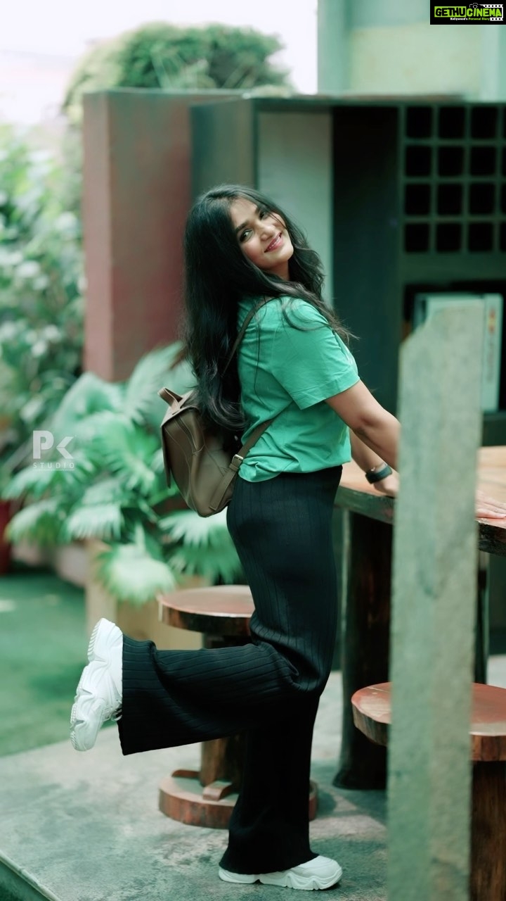 Divya Uruduga - 160.8K Likes - Alexa play HEERIYE💕
💛🖤
📸: @pkstudiophotography
#divyauruduga #divyau #du #D #uruduga #DU #DUvians #thirthahalli #d #shivamoga #kpdu #arviya #arviyans #arya #preetiirali #live #love #laugh #peace #positivity #🧿