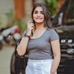 Divya Uruduga Instagram - Special mention to my phone and my pocket!! They are helping me generously to pose🤪 💛🖤 📸: @pkstudiophotography 😎 #divyauruduga #divyau #du #D #uruduga #DU #DUvians #thirthahalli #d #shivamoga #kpdu #arviya #arviyans #arya #preetiirali #live #love #laugh #peace #positivity #🧿