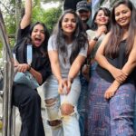 Divya Uruduga Instagram - And finally Suuuuu cuts her Long due Birthday cake😝🥳💃 My Amazing people @anupamagowda @amulya_gowdaa_official @neharamakrishna @rakesh_freespirit Ps: soupified!! Please appreciate @rakesh_freespirit ‘s contribution in spilling a bowl full of soup on my pant and shoes! 🙄👏👏 💛🖤 #divyauruduga #divyau #du #D #uruduga #DU #DUvians #thirthahalli #d #shivamoga #kpdu #arviya #arviyans #arya #preetiirali #live #love #laugh #peace #positivity #🧿