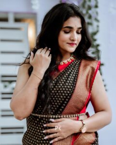 Divya Uruduga Instagram - How we choose to see this world will decide our entire lives!! 

💛🖤

📸: @pkstudiophotography @d_ee_kshi 🥳

#divyauruduga #divyau #du #D #arviyans #arviya