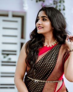 Divya Uruduga Instagram - How we choose to see this world will decide our entire lives!! 

💛🖤

📸: @pkstudiophotography @d_ee_kshi 🥳

#divyauruduga #divyau #du #D #arviyans #arviya