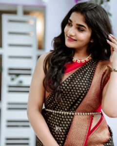 Divya Uruduga Instagram - How we choose to see this world will decide our entire lives!! 

💛🖤

📸: @pkstudiophotography @d_ee_kshi 🥳

#divyauruduga #divyau #du #D #arviyans #arviya