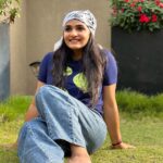 Divya Uruduga Instagram - I believe that when you put a smile out there, you get a smile back! 😀 Did I get one back now? 😬 💛🖤 📸: @shabarish_valmiki 😎 #divyauruduga #divyau #du #D #uruduga #DU #DUvians #thirthahalli #d #shivamoga #kpdu #arviya #arviyans #arya #preetiirali #live #love #laugh #peace #positivity #🧿