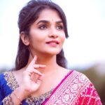 Divya Uruduga Instagram - ‘I think I will end up putting up an emoji’ was my last thought 🙊 What’s yours?! 📸: @raghavstudios 👗: @pixie_yard_couture_studio 🧡🖤 #divyauruduga #divyau #du #D #uruduga #DU #DUvians #thirthahalli #d #shivamoga #kpdu #arviya #arviyans #arya #preetiirali #live #love #laugh #peace #positivity #🧿