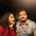 Divya Uruduga Instagram - Food, fun, friends kinda day!! 👻🥳💃♥️🍽 @aravind_kp @shreyababu_official @mayurikyatari 💕 💛🖤 #divyauruduga #divyau #du #D #uruduga #DU #DUvians #thirthahalli #d #shivamoga #kpdu #arviya #arviyans #arya #preetiirali #live #love #laugh #peace #positivity #🧿