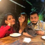Divya Uruduga Instagram - Food, fun, friends kinda day!! 👻🥳💃♥️🍽 @aravind_kp @shreyababu_official @mayurikyatari 💕 💛🖤 #divyauruduga #divyau #du #D #uruduga #DU #DUvians #thirthahalli #d #shivamoga #kpdu #arviya #arviyans #arya #preetiirali #live #love #laugh #peace #positivity #🧿
