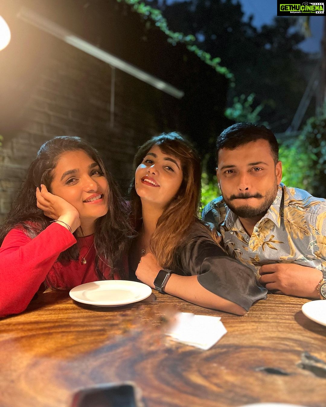 Divya Uruduga Instagram - Food, fun, friends kinda day!! π»π₯³πβ₯οΈπ½ @aravind_kp @shreyababu_official @mayurikyatari π ππ€ #divyauruduga #divyau #du #D #uruduga #DU #DUvians #thirthahalli #d #shivamoga #kpdu #arviya #arviyans #arya #preetiirali #live #love #laugh #peace #positivity #π§Ώ