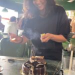 Divya Uruduga Instagram - And finally Suuuuu cuts her Long due Birthday cake😝🥳💃 My Amazing people @anupamagowda @amulya_gowdaa_official @neharamakrishna @rakesh_freespirit Ps: soupified!! Please appreciate @rakesh_freespirit ‘s contribution in spilling a bowl full of soup on my pant and shoes! 🙄👏👏 💛🖤 #divyauruduga #divyau #du #D #uruduga #DU #DUvians #thirthahalli #d #shivamoga #kpdu #arviya #arviyans #arya #preetiirali #live #love #laugh #peace #positivity #🧿