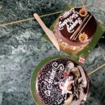 Divya Uruduga Instagram - And finally Suuuuu cuts her Long due Birthday cake😝🥳💃 My Amazing people @anupamagowda @amulya_gowdaa_official @neharamakrishna @rakesh_freespirit Ps: soupified!! Please appreciate @rakesh_freespirit ‘s contribution in spilling a bowl full of soup on my pant and shoes! 🙄👏👏 💛🖤 #divyauruduga #divyau #du #D #uruduga #DU #DUvians #thirthahalli #d #shivamoga #kpdu #arviya #arviyans #arya #preetiirali #live #love #laugh #peace #positivity #🧿