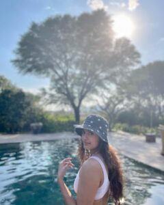 Divyansha Kaushik Instagram - Some views on views for you today🙇‍♀️💜👶🏻☀️🧃