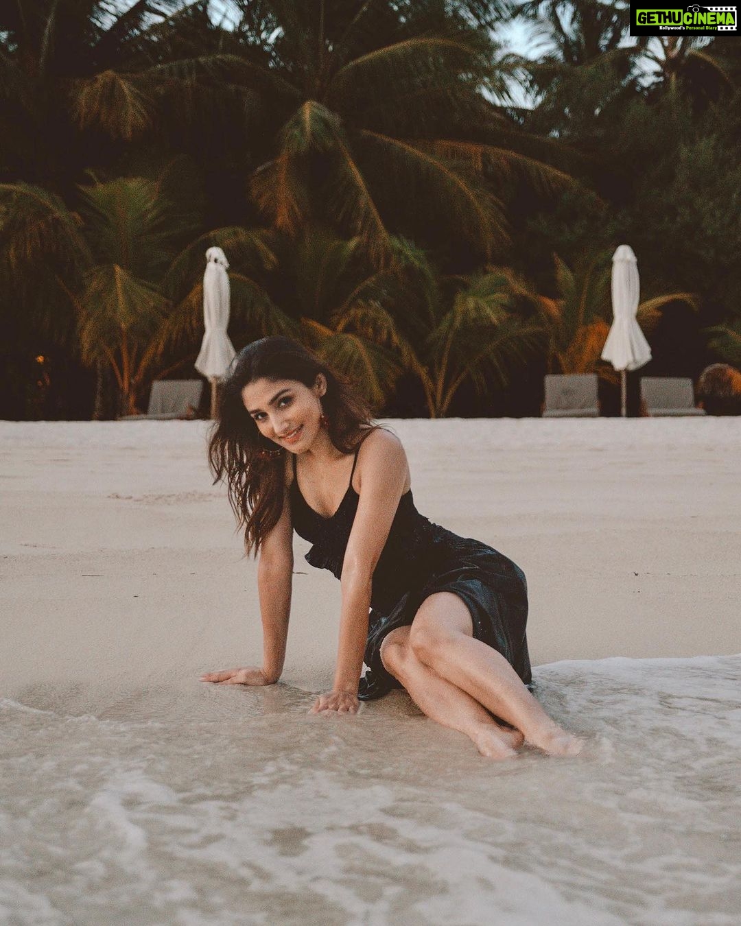 Donal Bisht Instagram - 🖤 . . . . . . . . . . . . . . . . . . . . . #girl #travel #diva #hot #explore #donalbisht #elegence #instagood #instamood #goodvibes #happy #location #pictureoftheday #best #beautiful #dress #love #pink #instagram #instamood #instalike #blessed #actor #lifestyle #vacay #glam #beautiful #looks #morning #maldives #bikini #pool Maldives