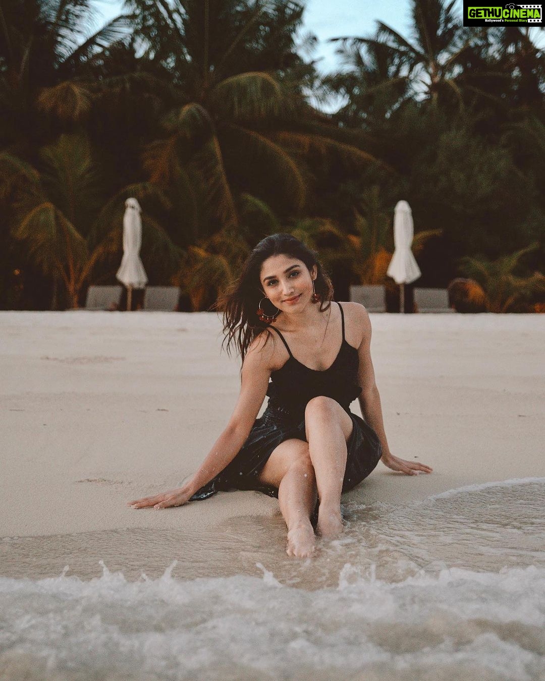 Donal Bisht Instagram - 🖤 . . . . . . . . . . . . . . . . . . . . . #girl #travel #diva #hot #explore #donalbisht #elegence #instagood #instamood #goodvibes #happy #location #pictureoftheday #best #beautiful #dress #love #pink #instagram #instamood #instalike #blessed #actor #lifestyle #vacay #glam #beautiful #looks #morning #maldives #bikini #pool Maldives