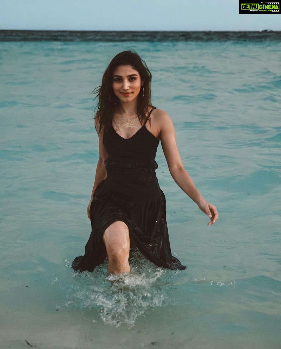 Donal Bisht Instagram - 🖤 . . . . . . . . . . . . . . . . . . . . . #girl #travel #diva #hot #explore #donalbisht #elegence #instagood #instamood #goodvibes #happy #location #pictureoftheday #best #beautiful #dress #love #pink #instagram #instamood #instalike #blessed #actor #lifestyle #vacay #glam #beautiful #looks #morning #maldives #bikini #pool Maldives