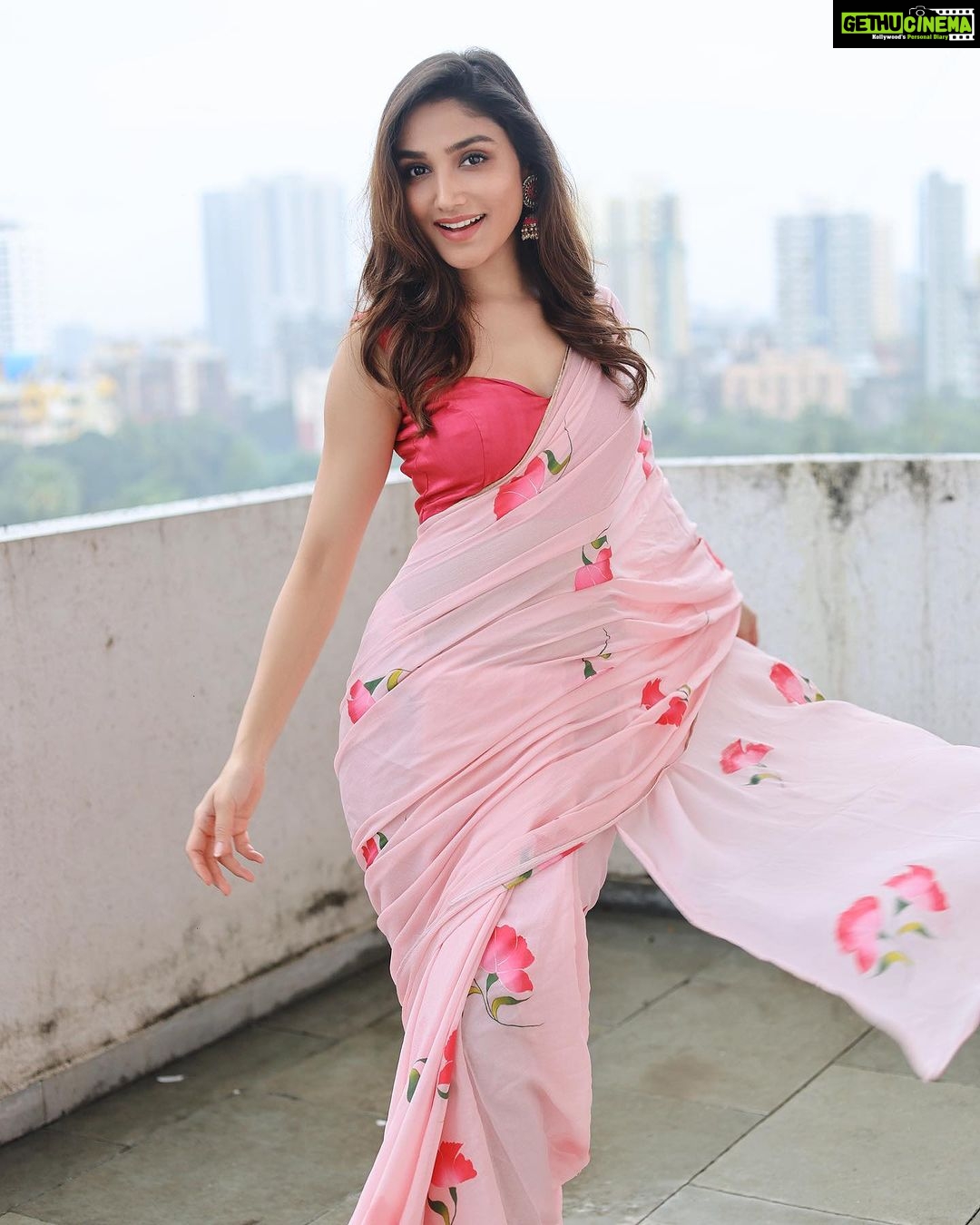 Donal Bisht Instagram - Happy Ganesh Chaturthi to everyone 🌸🫶 . . . . . . . . . . . . . . . . . . . . . . . @vishwasgonsalves @littlepuffsofhappiness @styleitupwithraavi @rang_by_shilpa @manalirawat @dour.mie . . . . . . . . #girl #wonderland #diva #hot #explore #donalbisht #elegence #instagood #instamood #goodvibes #happy #location #pictureoftheday #best #beautiful #dress #love #pink #instagram #instamood #instalike #blessed #actor #ganeshchaturthi #lifestyle #beauty #glam #beautiful #looks #photoshoot #morning