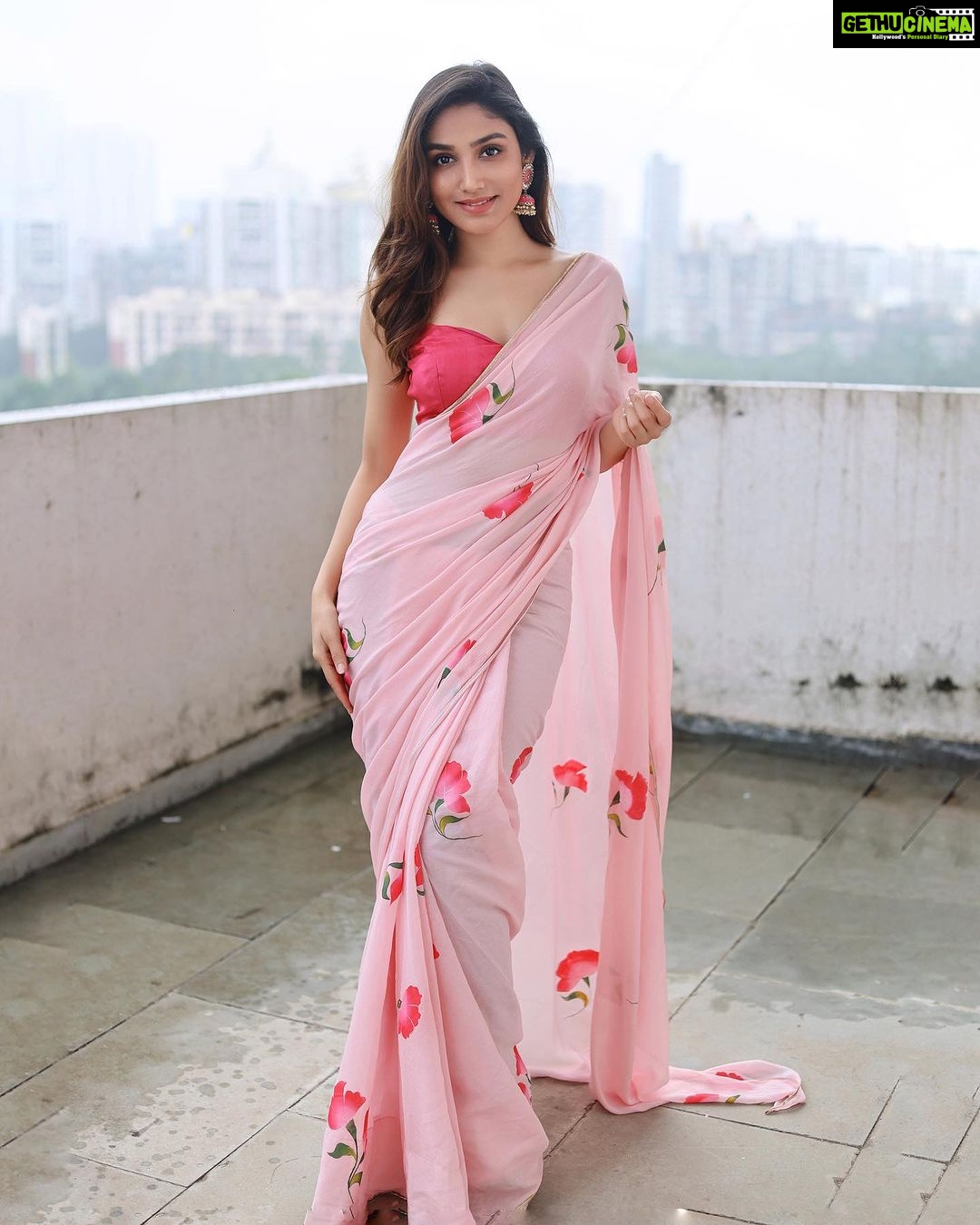 Donal Bisht Instagram - Happy Ganesh Chaturthi to everyone 🌸🫶 . . . . . . . . . . . . . . . . . . . . . . . @vishwasgonsalves @littlepuffsofhappiness @styleitupwithraavi @rang_by_shilpa @manalirawat @dour.mie . . . . . . . . #girl #wonderland #diva #hot #explore #donalbisht #elegence #instagood #instamood #goodvibes #happy #location #pictureoftheday #best #beautiful #dress #love #pink #instagram #instamood #instalike #blessed #actor #ganeshchaturthi #lifestyle #beauty #glam #beautiful #looks #photoshoot #morning