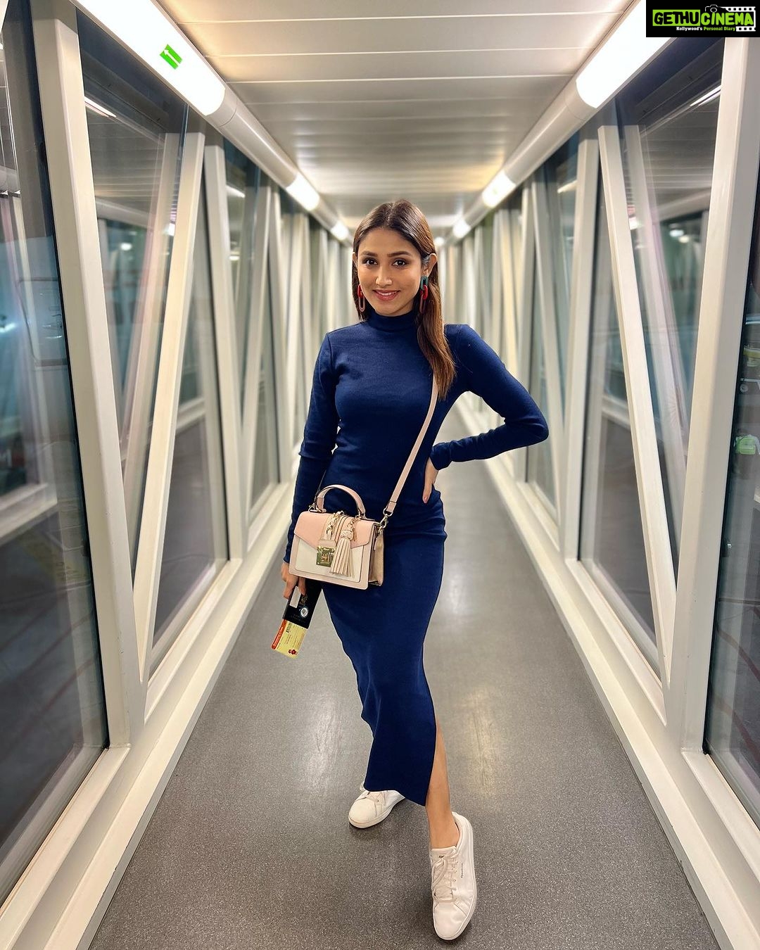 Donal Bisht Instagram - Airport life 🫰🏻✈️ . . . . . . . . . . . . . . . . . . . . . #girl #travel #diva #hot #explore #donalbisht #elegence #instagood #instamood #goodvibes #happy #location #pictureoftheday #best #beautiful #dress #love #pink #instagram #instamood #instalike #blessed #actor #lifestyle #vacay #glam #beautiful #looks #morning