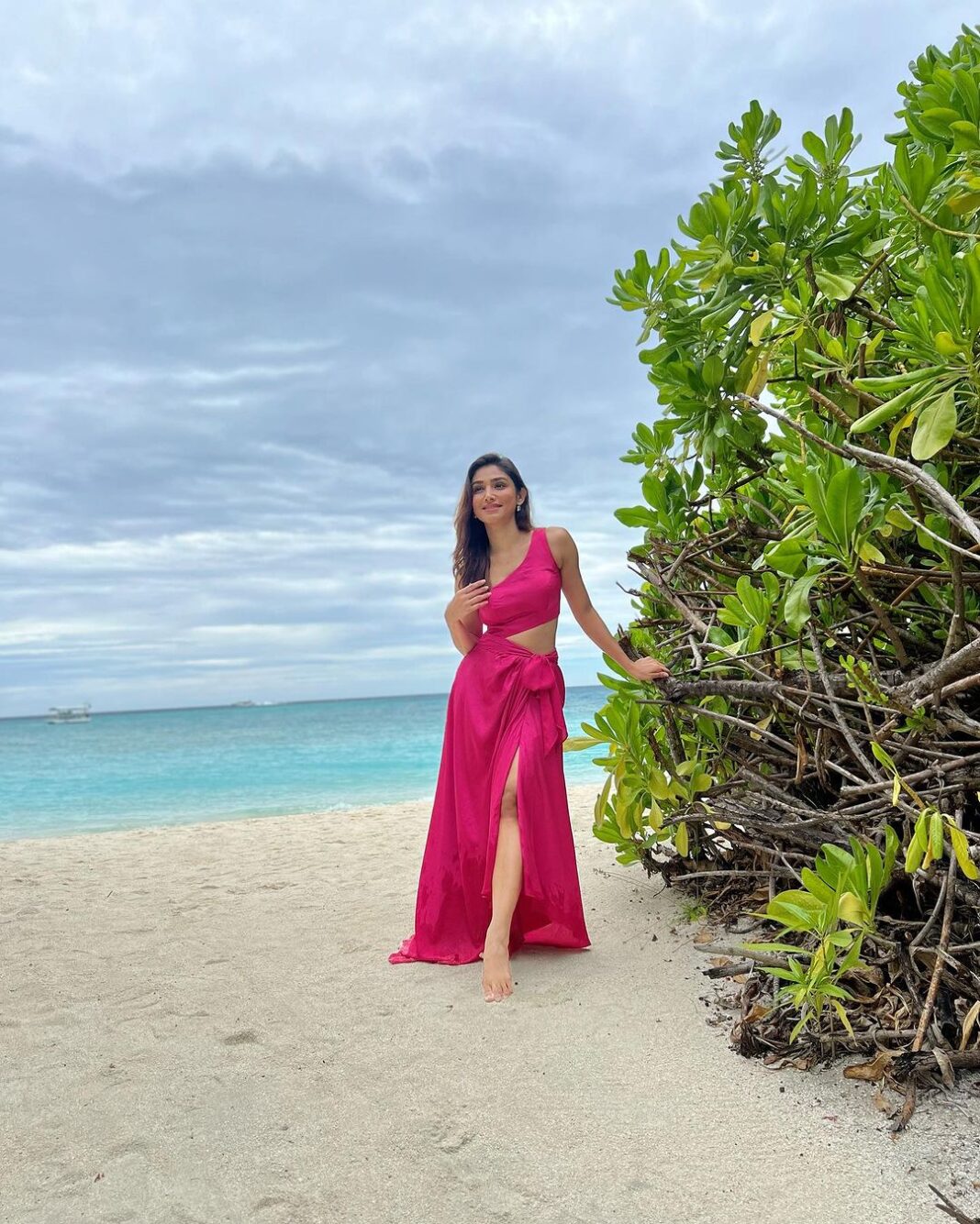 Donal Bisht Instagram - Butterfly in ocean !! . . . . . . . . . . . . . . . . . . . . . . . . . . . @littlepuffsofhappiness @thecraftedcandy @gunusahni . #girl #sea #travel #diva #hot #explore #donalbisht #elegence #instagood #instamood #goodvibes #happy #location #pictureoftheday #best #beautiful #dress #love #pink #instagram #instamood #instalike #blessed #actor #beach #lifestyle #vacay #glam #beautiful #looks #maldives #morning Maldives