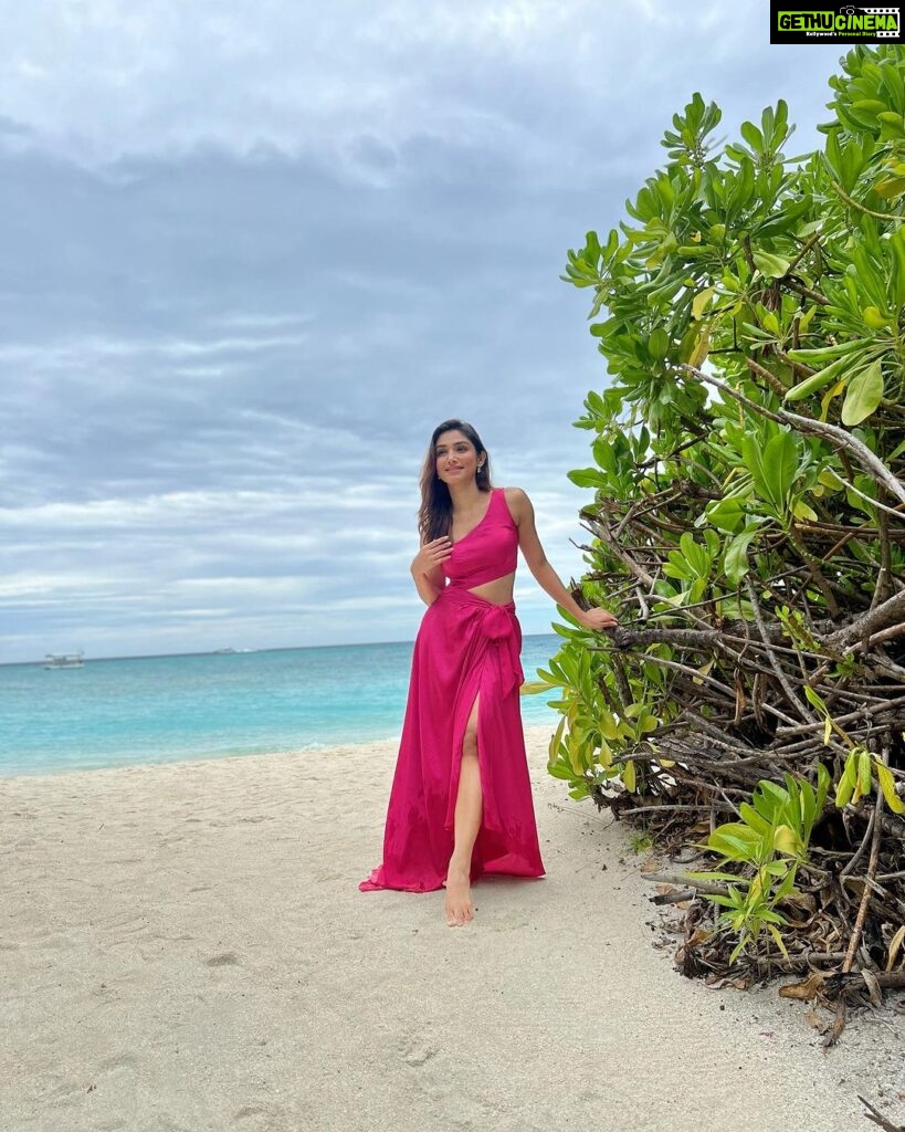 Donal Bisht Instagram - Butterfly in ocean !! . . . . . . . . . . . . . . . . . . . . . . . . . . . @littlepuffsofhappiness @thecraftedcandy @gunusahni . #girl #sea #travel #diva #hot #explore #donalbisht #elegence #instagood #instamood #goodvibes #happy #location #pictureoftheday #best #beautiful #dress #love #pink #instagram #instamood #instalike #blessed #actor #beach #lifestyle #vacay #glam #beautiful #looks #maldives #morning Maldives