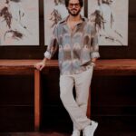 Dulquer Salmaan Instagram - Hyderabad ! Always a joy to come back !! Styled by - @harmann_kaur_2.0 Style team - @ Ann Bharadwaj @poojakaranam @neharathi_ Accessories- @barryjohnshop Hair: Imran Make up: @av_ratheeshcinema 📸 : @sbk_shuhaib #KOKPromotions. #KingOfKotha #WeAreComing