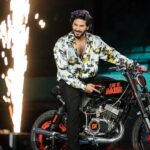 Dulquer Salmaan Instagram - The best homecoming we could ever ask for !! Thank you Kochi for the immense love, participation and encouragement ! Our cinema is viewed and loved across the world and our goal with “King Of Kotha” is to reach the maximum audiences as widely as we can at the same time !! So so grateful for all this love even before the release of KOK. Styled by @harmann_kaur_2.0 Style team @anokha_ann @poojakaranam Outfit @zafirandshadab Make up @av_ratheeshcinema Hairstylist @saurabhbhatkar Photographer @sbk_shuhaib
