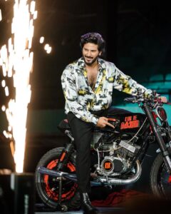 Dulquer Salmaan Instagram - The best homecoming we could ever ask for !! Thank you Kochi for the immense love, participation and encouragement ! Our cinema is viewed and loved across the world and our goal with “King Of Kotha” is to reach the maximum audiences as widely as we can at the same time !! 

So so grateful for all this love even before the release of KOK. 

Styled by @harmann_kaur_2.0 
Style team @anokha_ann @poojakaranam 
Outfit @zafirandshadab
Make up @av_ratheeshcinema
Hairstylist @saurabhbhatkar 
Photographer @sbk_shuhaib