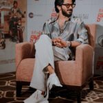 Dulquer Salmaan Instagram - Hyderabad ! Always a joy to come back !! Styled by - @harmann_kaur_2.0 Style team - @ Ann Bharadwaj @poojakaranam @neharathi_ Accessories- @barryjohnshop Hair: Imran Make up: @av_ratheeshcinema 📸 : @sbk_shuhaib #KOKPromotions. #KingOfKotha #WeAreComing