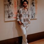 Dulquer Salmaan Instagram - Hyderabad ! Always a joy to come back !! Styled by - @harmann_kaur_2.0 Style team - @ Ann Bharadwaj @poojakaranam @neharathi_ Accessories- @barryjohnshop Hair: Imran Make up: @av_ratheeshcinema 📸 : @sbk_shuhaib #KOKPromotions. #KingOfKotha #WeAreComing