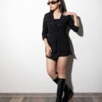 Eisha Singh Instagram - In a world of shadows and mystery 🖤 . . . Shot for @perfectwomanmagazineofficial Shot by @photographybyafn Styled by @aesana0710 Makeup by @nikkiishahofficial Hairstyling by @abidansanri Outfit courtesy @athenalifestyle.in Sunglasses @arnette Jewellery courtesy @latin.quarters Footwear courtesy @bagatt.in @prpundit Location courtesy @novotelmumbaiairport Artist Management @oceanmediapr