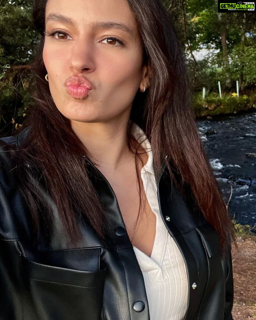 Elena Roxana Maria Fernandes Instagram - I still have a long way to go but I’m far from where I used to be, and I’m proud of that #nature #shootlife #filmlife #bollywoodfilm #scotland #selfie