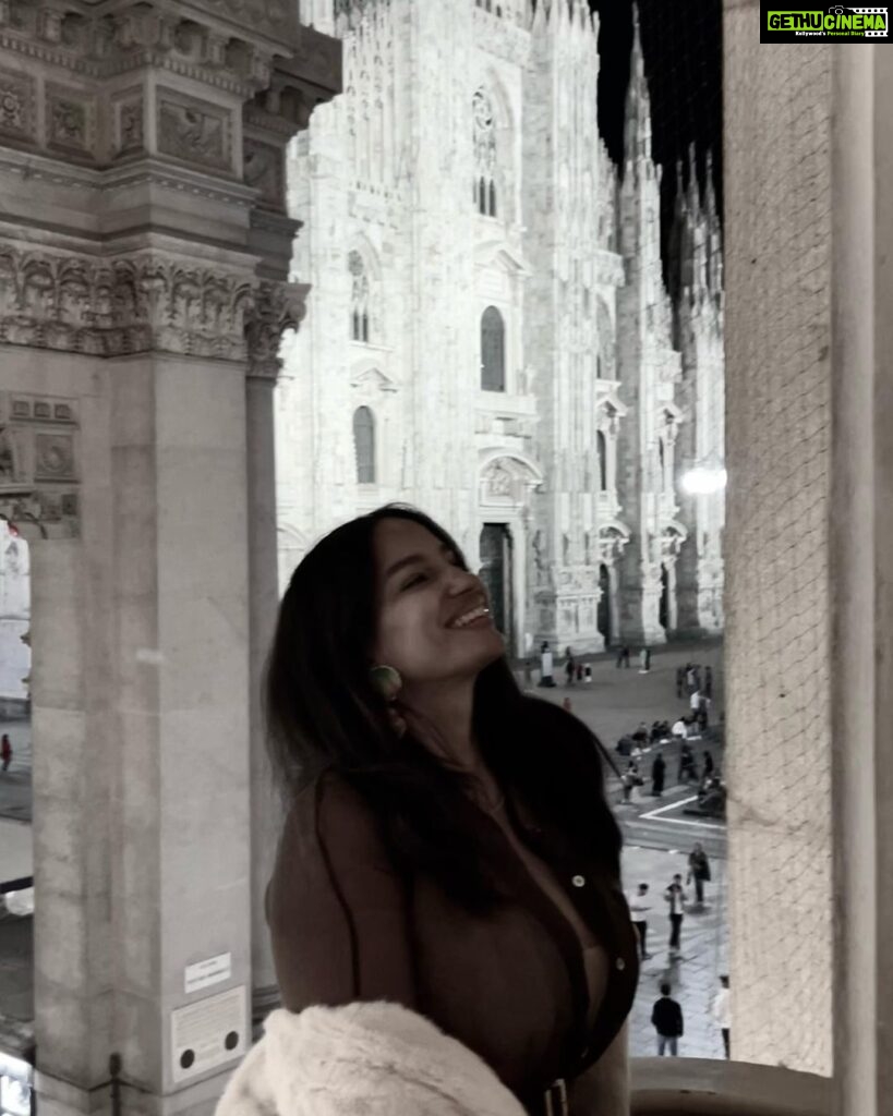 Elena Roxana Maria Fernandes Instagram - Italian affair. Have always loved the historical beauty of Milan #milanfashionweek #duomomilano #duomo #postcardpic #naturalbeauty #fashion #mfw Milan, Italy