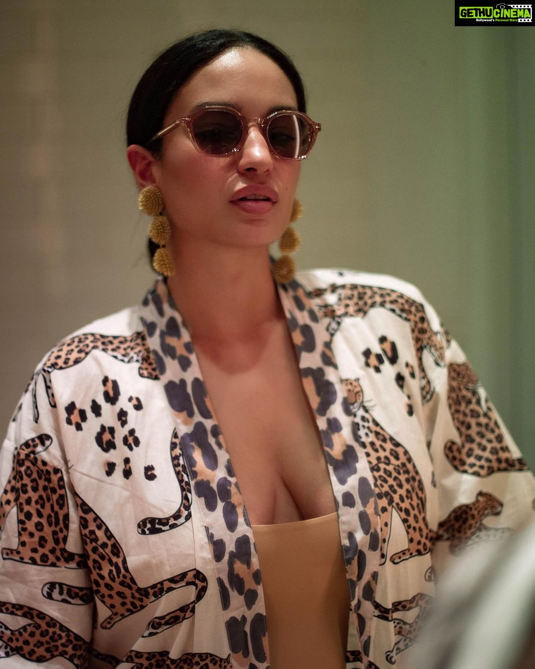 Elena Roxana Maria Fernandes Instagram - Shine on! . . . Photographer: @guzal_photography Bodysuit: @skims Gown: @siamesedreamsofficial @goodsagency Earrings: @pats_vintagejewelry Sunglasses: @les_monts . . #shine #shineon #beauty #glam #shine #bodypositive #fashion #style #mirror #pose #ootd #outfitoftheday #beautiful #shoot