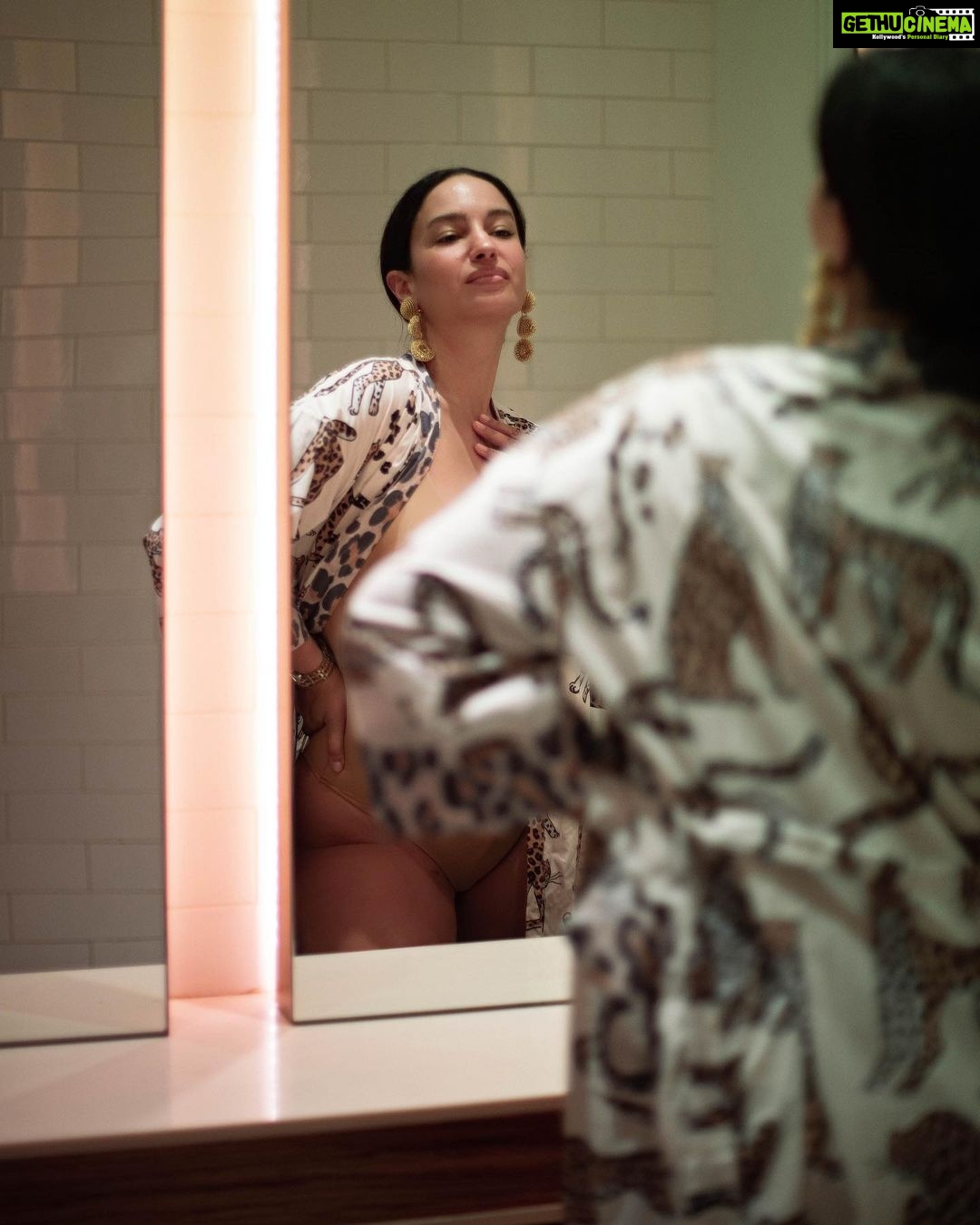 Elena Roxana Maria Fernandes Instagram - Mirror mirror on the wall. . . . . . Photographer: @guzal_photography Bodysuit: @skims Gown: @siamesedreamsofficial @goodsagency Earrings: @pats_vintagejewelry . . #mirrormirror #photoshoot #beauty #glam #shine #bodypositive #fashion #style #mirror #pose #ootd #outfitoftheday #beautiful #shoot #slay