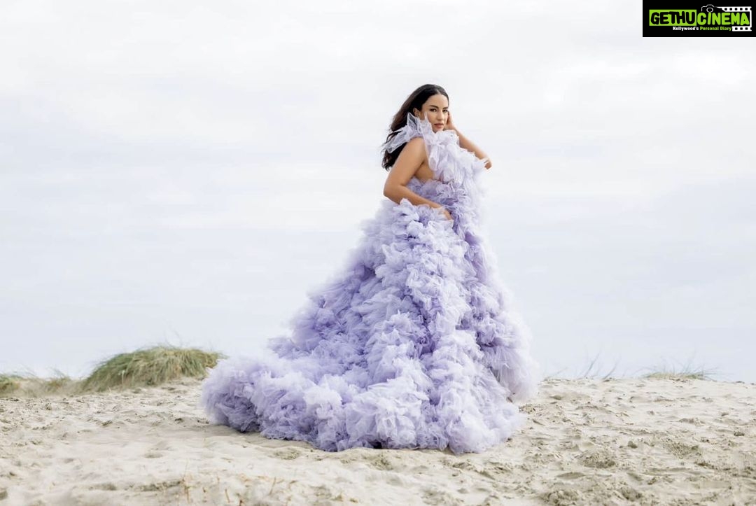 Elena Roxana Maria Fernandes Instagram - Take my breath away! . . . Photographer: @kdbphotographer Outfit: @millia.london HMUA: @fatinhasadomua Jewels @anayah_jewellery . #breath #love #glam #outfit #ootd #beauty #beautiful #dress #life #glow #face #fashion #style #shoot #shootdiaries #fashionista #slay #beautiful #outfitoftheday #travel