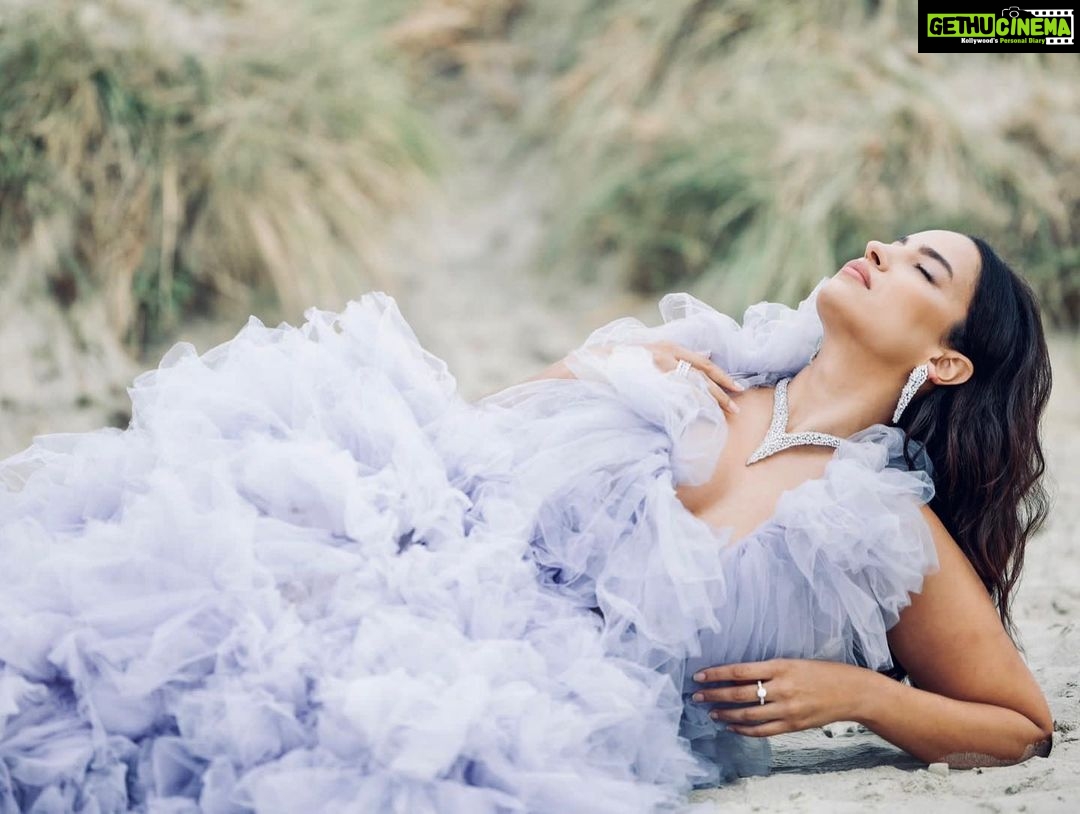 Elena Roxana Maria Fernandes Instagram - Peace. Love. Glam! . . . Photographer: @kdbphotographer Outfit: @millia.london HMUA: @fatinhasadomua Jewels @anayah_jewellery . #peace #love #glam #outfit #ootd #beauty #beautiful #dress #life #glow #face #fashion #style #shoot #shootdiaries #fashionista #slay #beautiful #outfitoftheday #travel