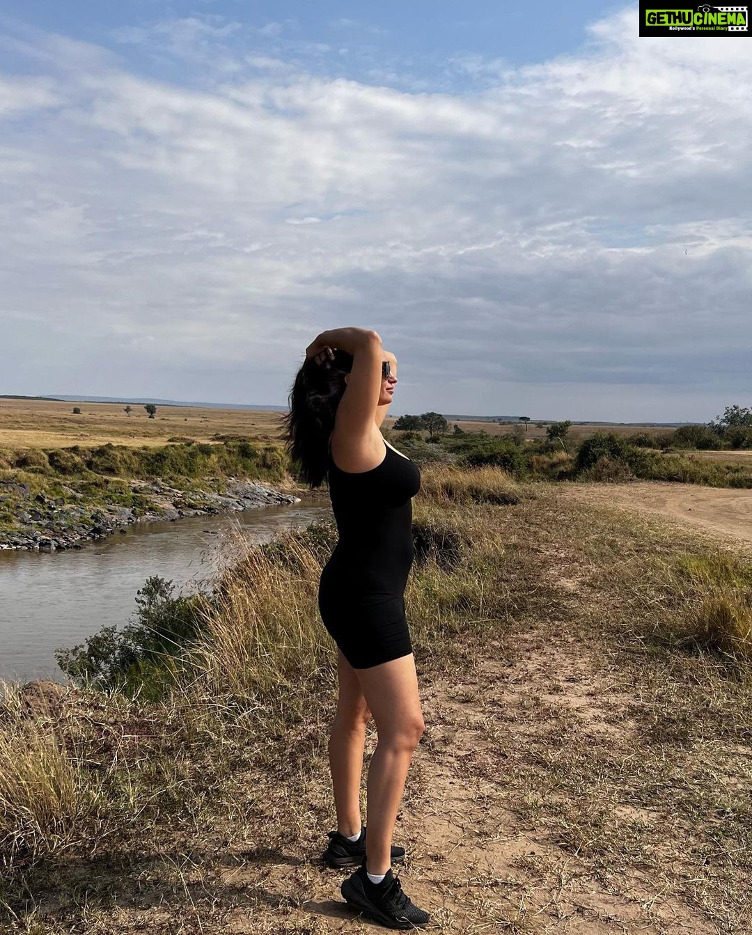 Elena Roxana Maria Fernandes Instagram - Lost in thoughts π @skims πΆοΈ @robertlaroche @goodsagency π @underarmour @atuaenkopafrica #masaimara #masaimaranationalpark #kenya #wildlife #luxuryvacation #atuaenkopafrica #natural #nature #curves Masai Mara, Kenya