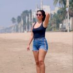 Elena Roxana Maria Fernandes Instagram – This song was my first favourite Bollywood song. The film still remains one of my favourites 

#bollywood #juhubeach #simplelife #naturalbeauty #sand #beach #simplefashion #instareels Juhu Beach, Mumbai