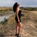Elena Roxana Maria Fernandes Instagram - Lost in thoughts 👗 @skims 🕶️ @robertlaroche @goodsagency 👟 @underarmour @atuaenkopafrica #masaimara #masaimaranationalpark #kenya #wildlife #luxuryvacation #atuaenkopafrica #natural #nature #curves Masai Mara, Kenya
