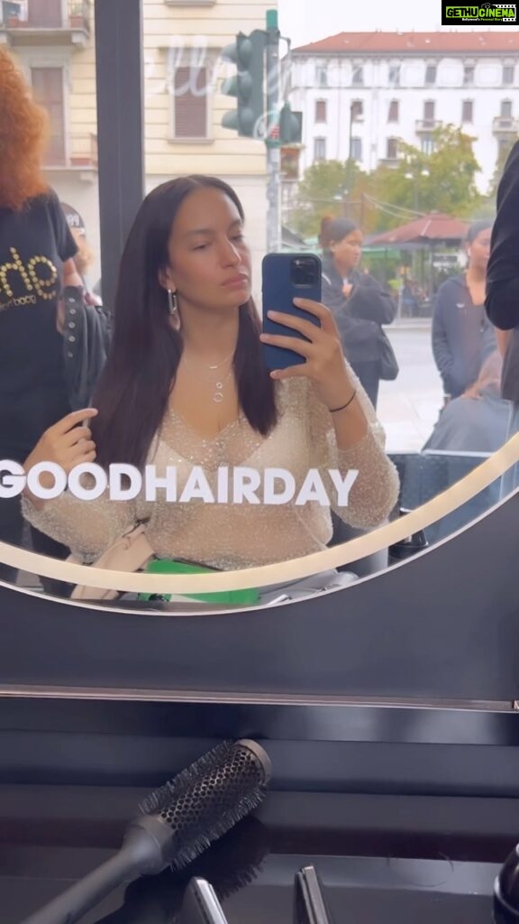 Elena Roxana Maria Fernandes Instagram - Always a good hair day with @ghditalia Thank you for saving me during the downpour in between shows at Milan Fashion week. Completely obsessed with the GHD Duet Style @brave_talents #bravemilano #ghd #ghdduetstyle #easyhairstyle #hairreels #naturalbeauty #goodhairday #milanfashionweek