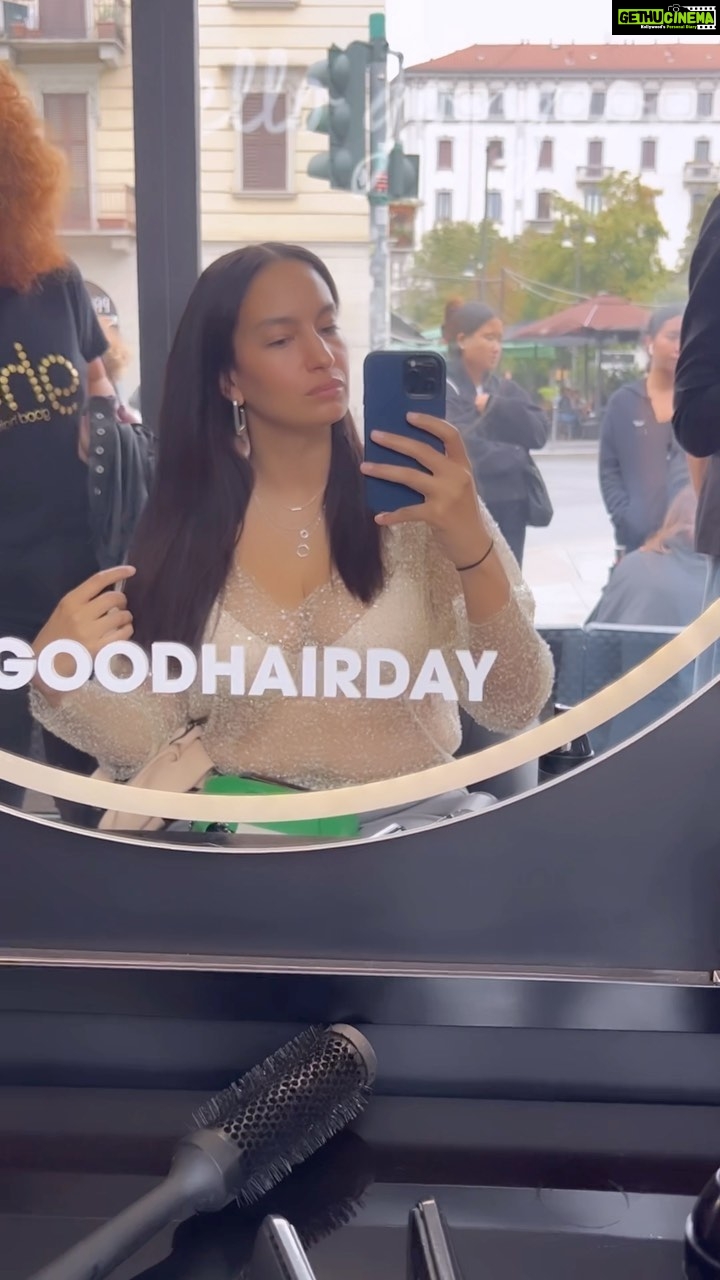 Elena Roxana Maria Fernandes Instagram – Always a good hair day with ...