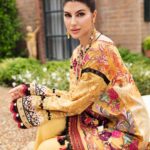 Elnaaz Norouzi Instagram - From ethereal silhouettes to captivating details, this is JADE's Queen's Court collection. Celebrating the fusion of elegance and style 💛 #Couture #elnaaznorouzi #QueensCourt #EleganceRedefined #FashionDreams #jadelawn