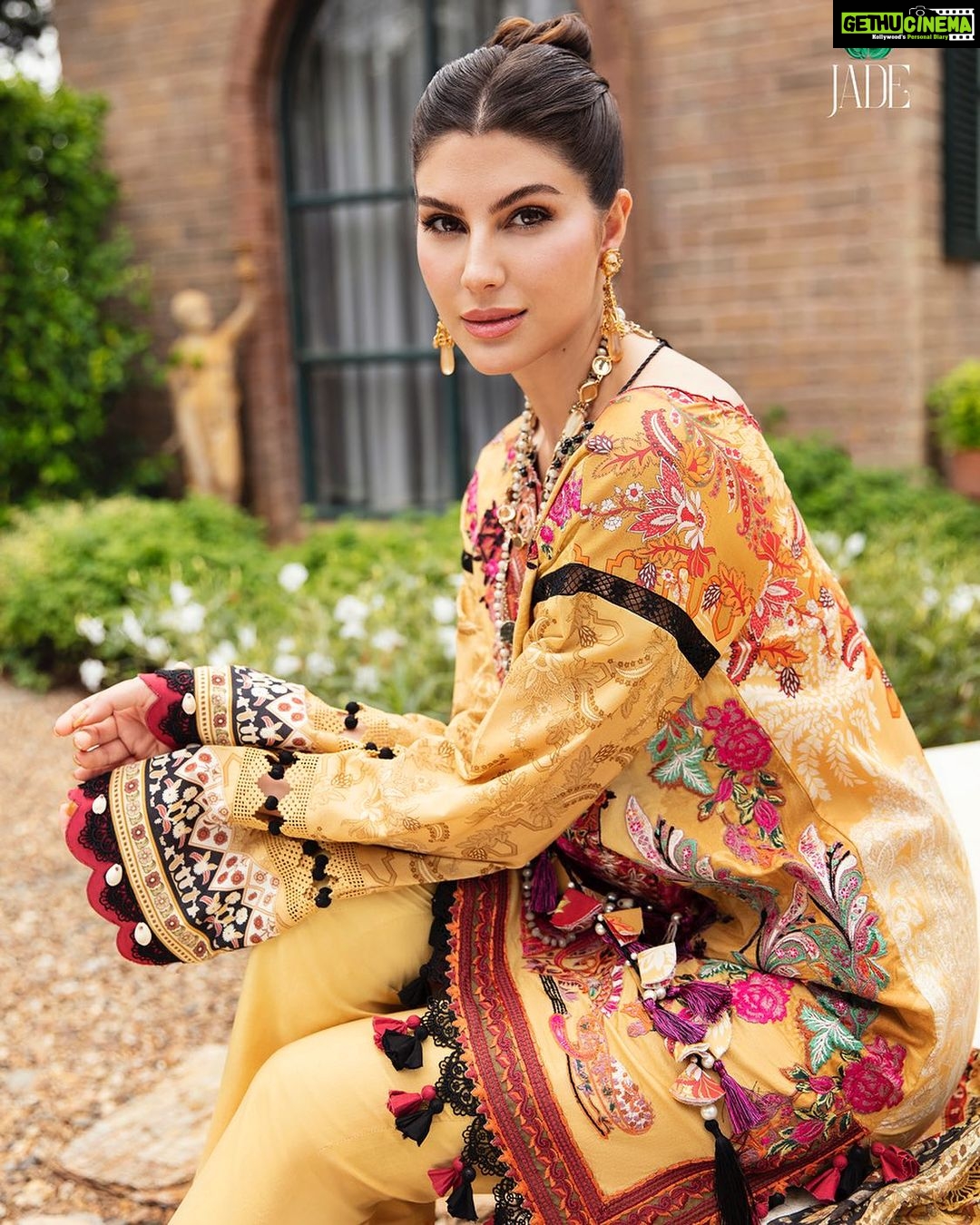 Elnaaz Norouzi Instagram - From ethereal silhouettes to captivating details, this is JADE's Queen's Court collection. Celebrating the fusion of elegance and style π #Couture #elnaaznorouzi #QueensCourt #EleganceRedefined #FashionDreams #jadelawn