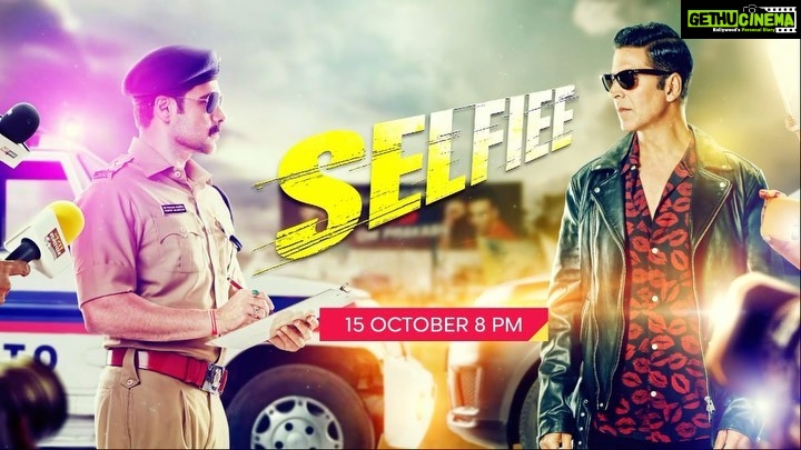 Emraan Hashmi Instagram - Ek fan aur uske hero ke beech ki jung mein, aakhir kaun banega khiladi? Janne ke liye watch the #WorldTVPremiere of #Selfiee on 15th October at 8 PM, #OnlyOnStarGold @akshaykumar @therealemraan @nushrrattbharuccha @dianapenty @karanjohar @starstudios @dharmamovies #capeofgoodfilms @prithvirajproductions