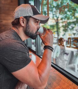 Emraan Hashmi Instagram - Nothing like a morning espresso !! Only to be invaded by a Photobomber 💣