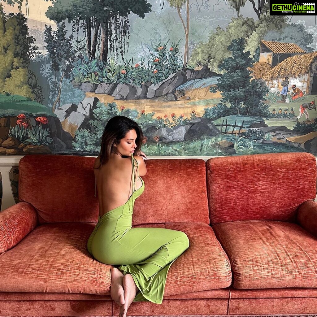Esha Gupta Instagram - Green