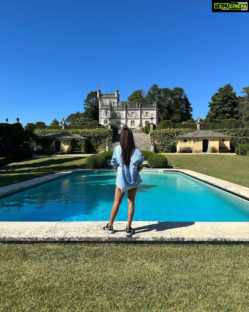 Esha Gupta Instagram - Queen of my castle Portugal
