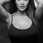Esha Gupta Instagram - 🪤