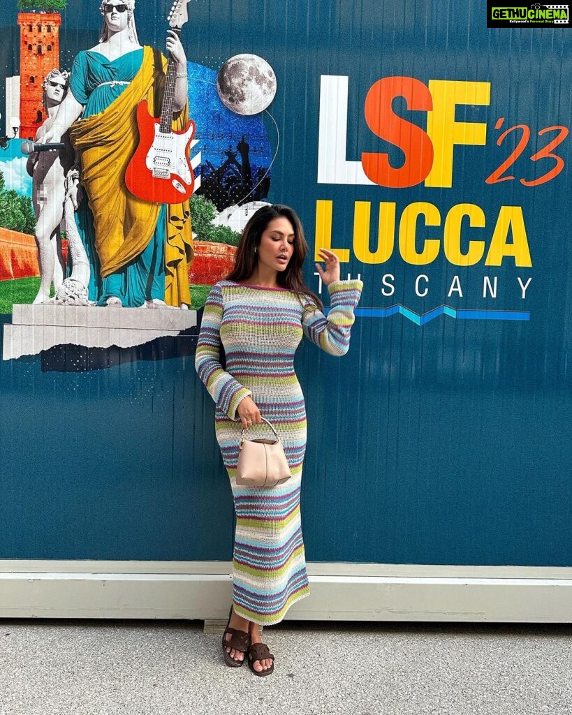 Esha Gupta Instagram - Storia d'amore italiana Italy
