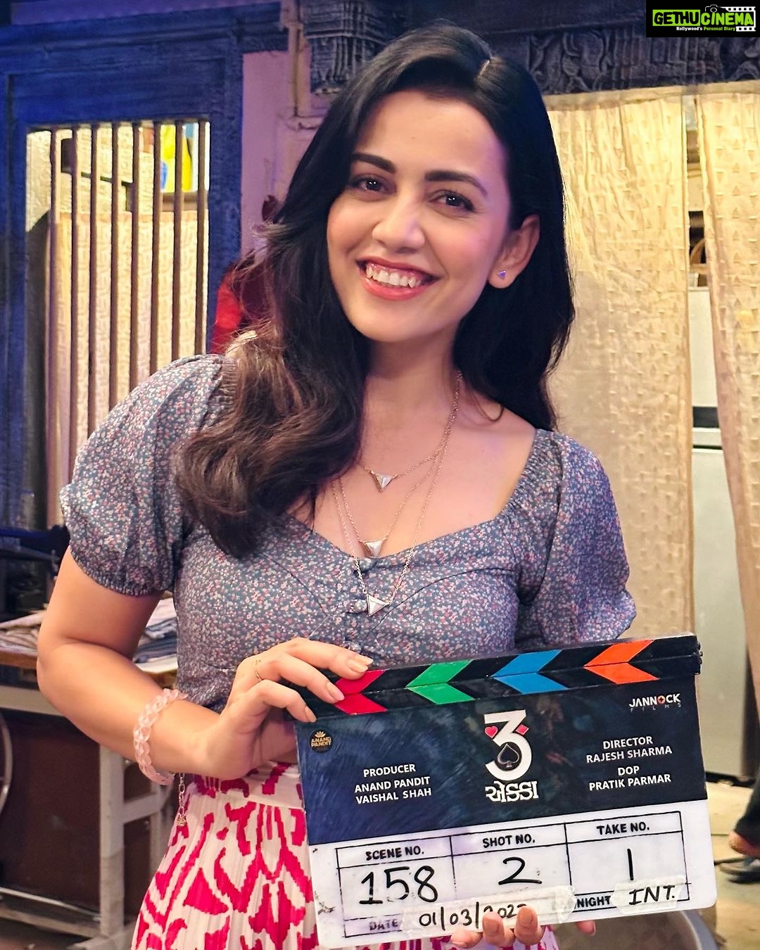 Esha Kansara Instagram - Jhanvi is in cinemas now! 🥳🥳🥳🥳 #3ekka #incinemasnow